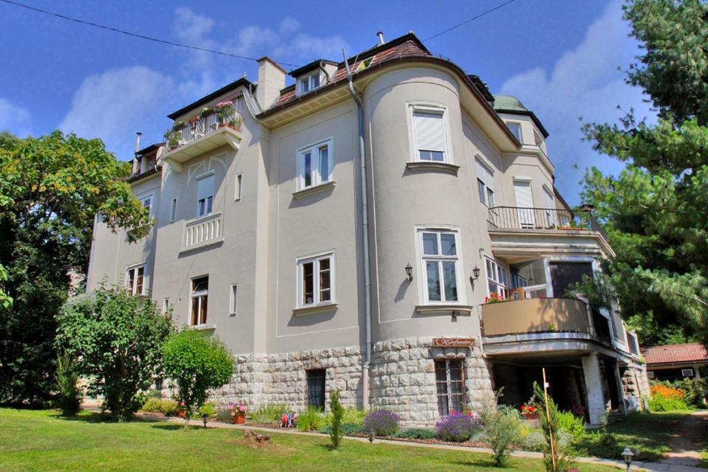 Kalmár Panzió Panzió